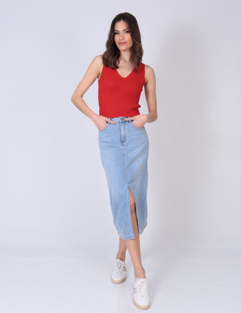 Light blue denim midi skirt with front slit, styled with red sleeveless top and sneakers – casual summer outfit