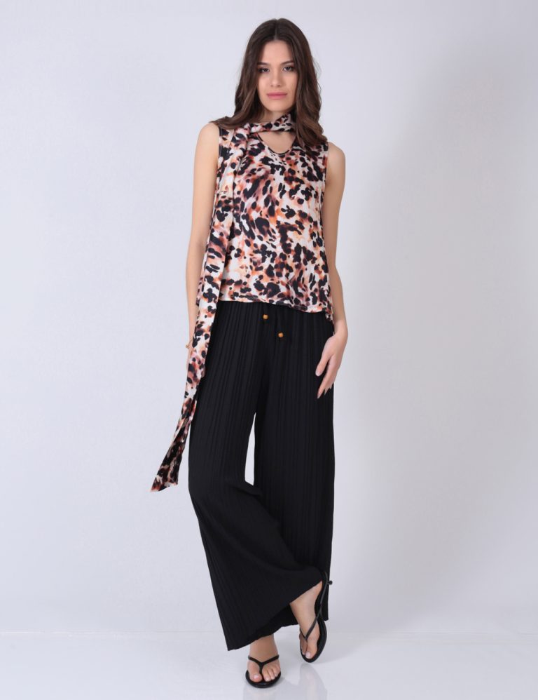 Leopard print sleeveless blouse with scarf detail and black wide-leg pants – stylish women’s outfit for everyday or going out