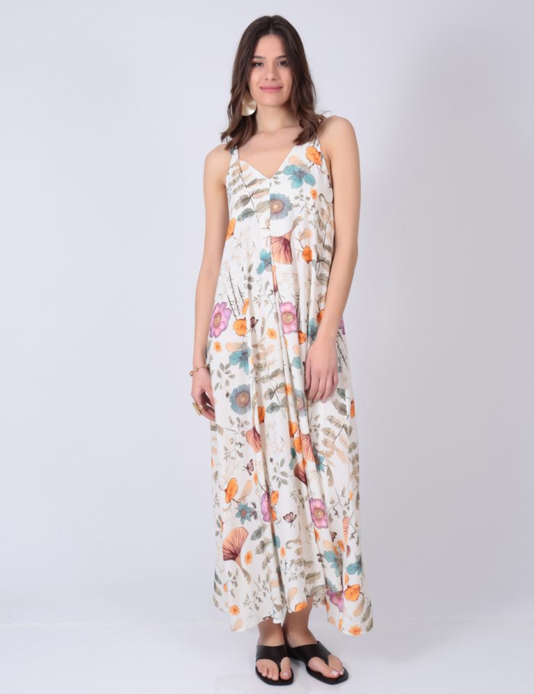 Floral maxi dress with spaghetti straps, featuring colorful summer print – breezy and stylish outfit for warm days